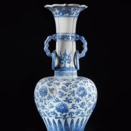Une porcelaine chinoise à la forme du bronze