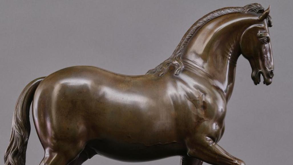 Antonio Susini (1558-1624), premier quart du XVIIe siècle, Cheval au passage, statuette... Un fier cheval d’Antonio Susini