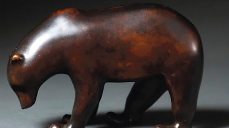 François Pompon (1855-1933), Ours brun, modèle de 1918, bronze à patine brun foncé... Un petit ours brun griffé Pompon