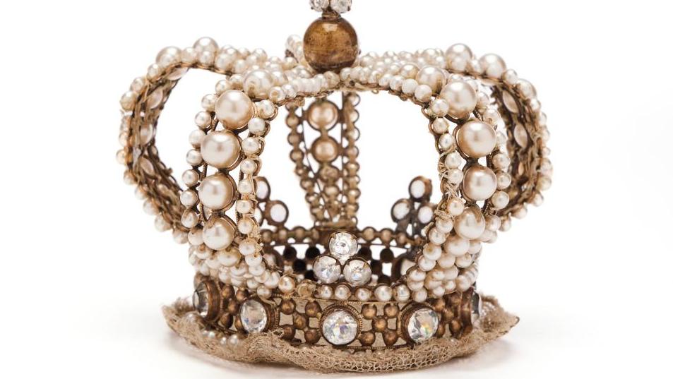La couronne portée en 1879 par la célébrissime Sarah Bernhardt dans Ruy Blas. © Coll.... « Bijoux de scène de la Comédie-Française », une exposition ayant fait l’objet de restaurations théâtrales