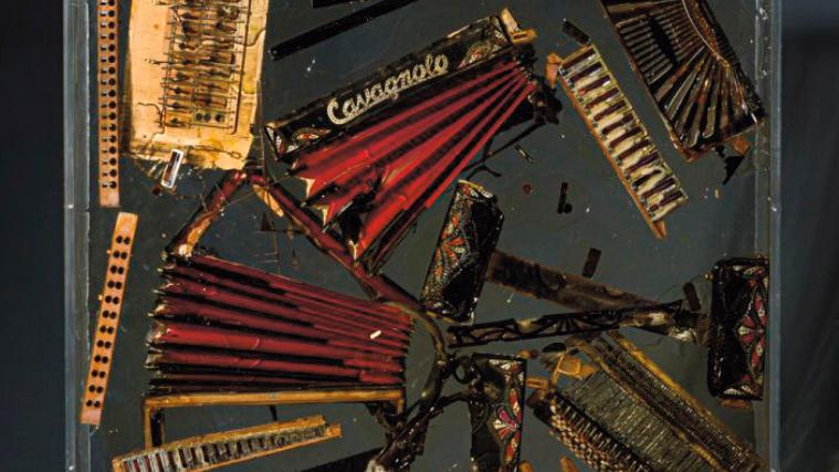 Arman (1928-2005), L’Accordéon du père Ferrero (colère d’accordéon), vers 1987-1988,... L’accumulation de Jean Ferrero plébiscitée