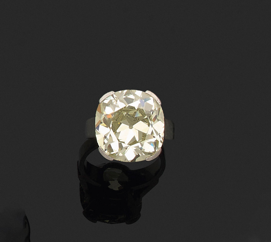 Diamant de poids et émeraude de Colombie 