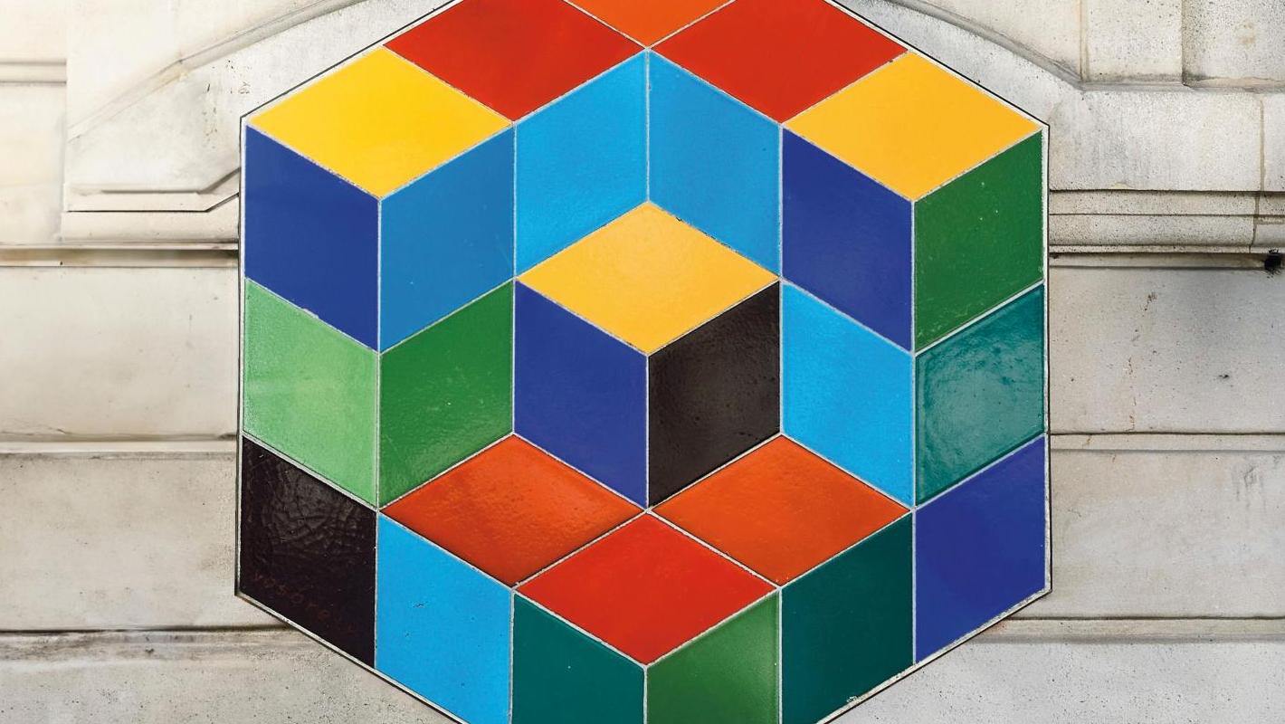 Victor Vasarely (1906-1997), Hexa VP, 1982, lave émaillée polychrome de Clausonne,... Hexa VP, succès aux enchères pour un Vasarely ludique