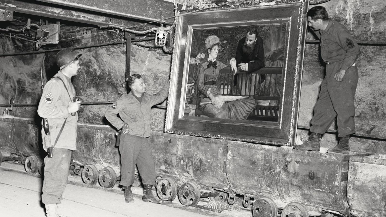 Des soldats américains découvrant une toile d’Édouard Manet dans la mine de Merkers... Les Monuments Men à La Roche- Guyon