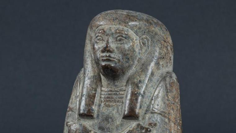 Égypte, Basse Époque, VIIe siècle av. J.-C. Oushebti en serpentine brune, inscription... Mystérieux oushebti