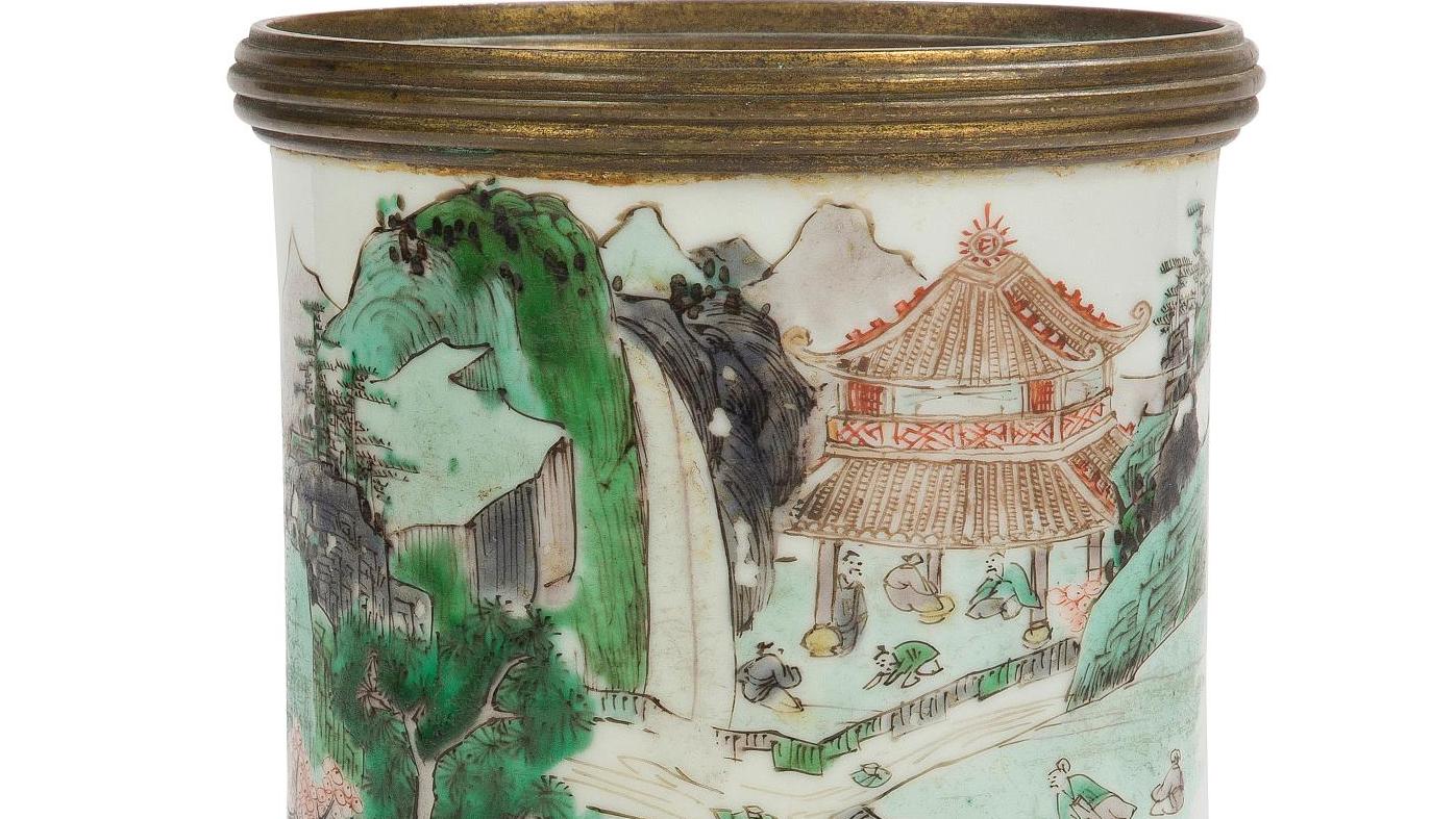 Chine, époque Kangxi (1662-1722). Pot à pinceaux en porcelaine émaillée polychrome... Florilège asiatique