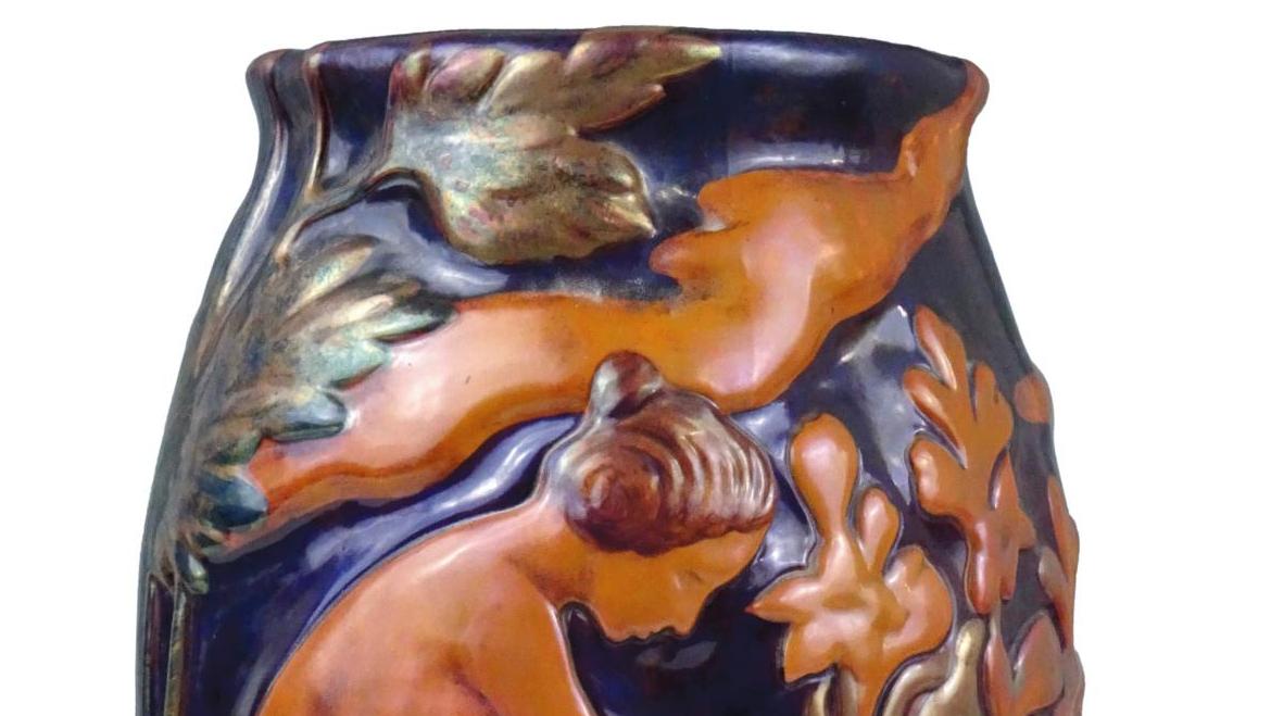 Vilmos Zsolnay (1828-1900), vase ovoïde en céramique à lustre métallique irisé, décor... Céramiques d’Europe et d’Asie