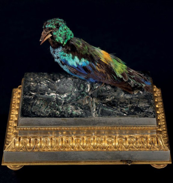 6 510 € Maison Bontems, vers 1900, presse-papiers-automate «à l’oiseau chantant», bronzes dorés, plumes, 12 x 13 x 9 cm. Drouot, 9 mars 2016. Kohn Mar