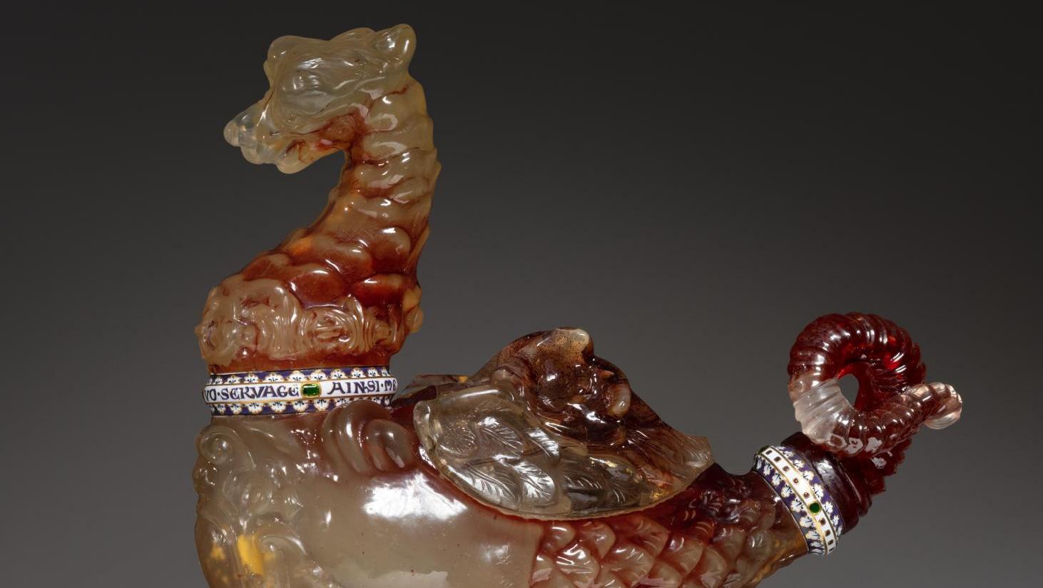 Émile Gallé (1846-1904), Dragon héraldique, sculpture formant pot couvert en cristal... Dans l’œil du dragon