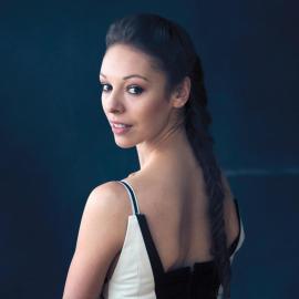 6 questions à  Roxane Stojanov - 6 questions à 
