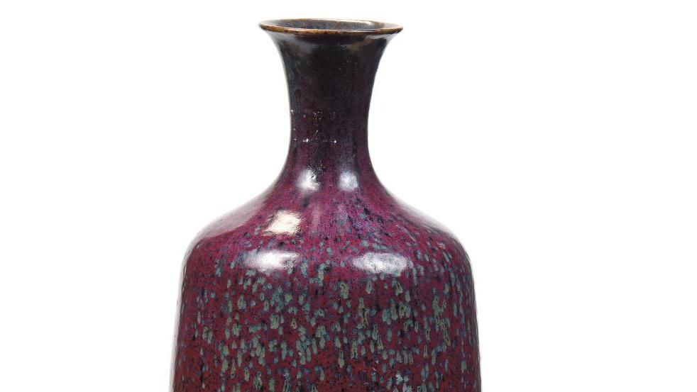 Attribué à Pierre Adrien Dalpayrat (1844-1910), vase en grès à couverte émaillée... Un rouge unique