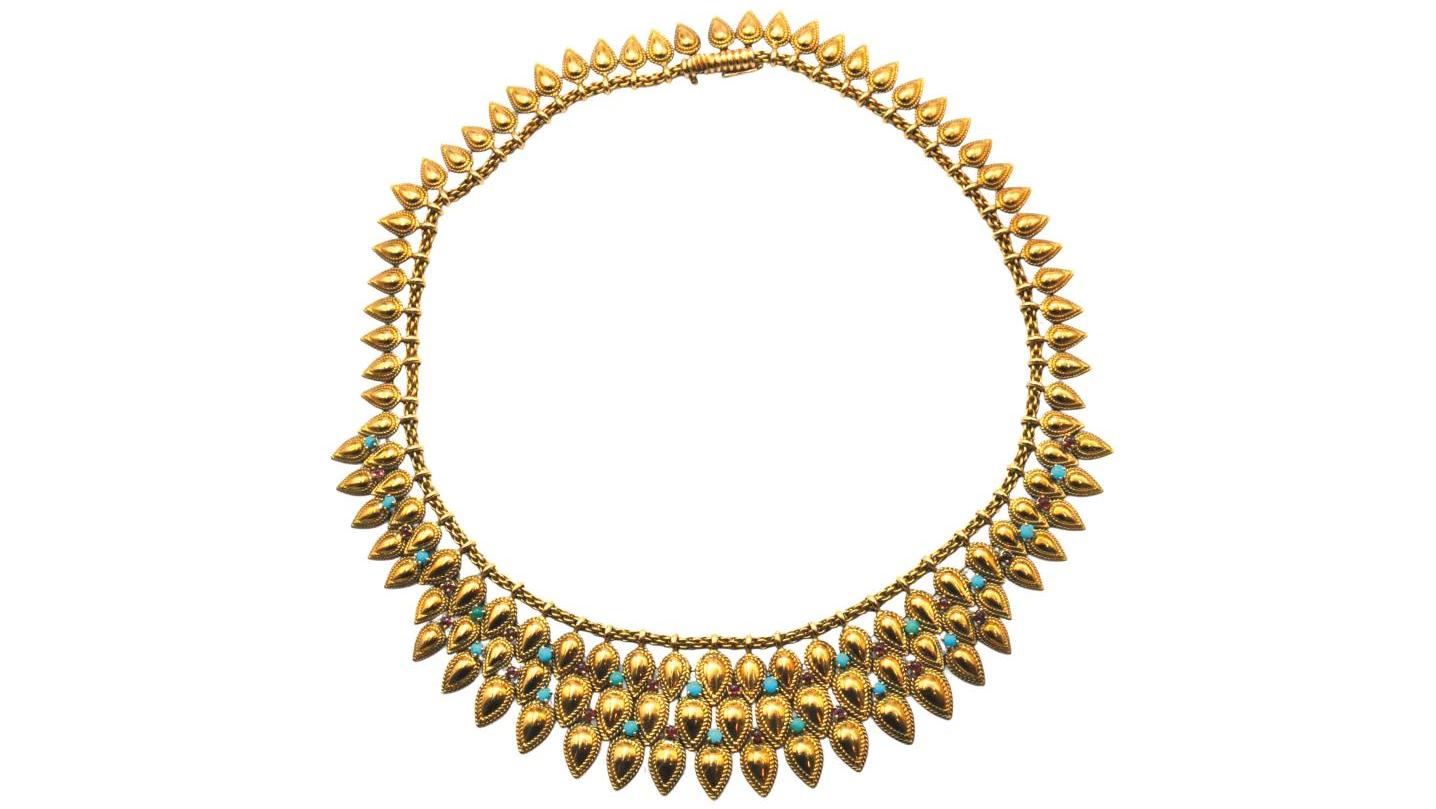 Marchak, collier en or jaune d’inspiration indienne ou perse, à motifs de palmettes... Marchak, a jeweler inspired by the Orient