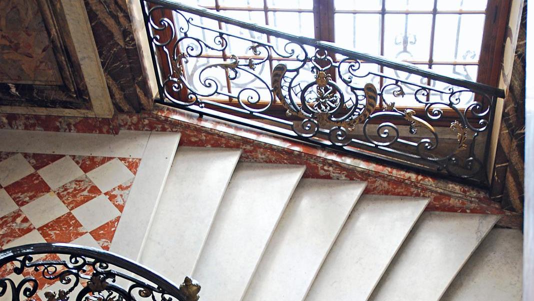 Le grand escalier, conçu par Walter André Destailleur. L’hôtel de Béhague, chef-d’œuvre éclectique