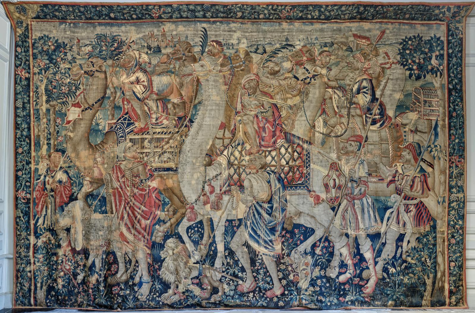 Tapisserie murale salon aile de papillon magenta