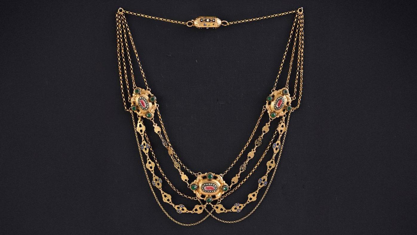 2 210 €Travail régional, 1838-1919. Collier dit « d’esclavage » en or composé de... Rating: 