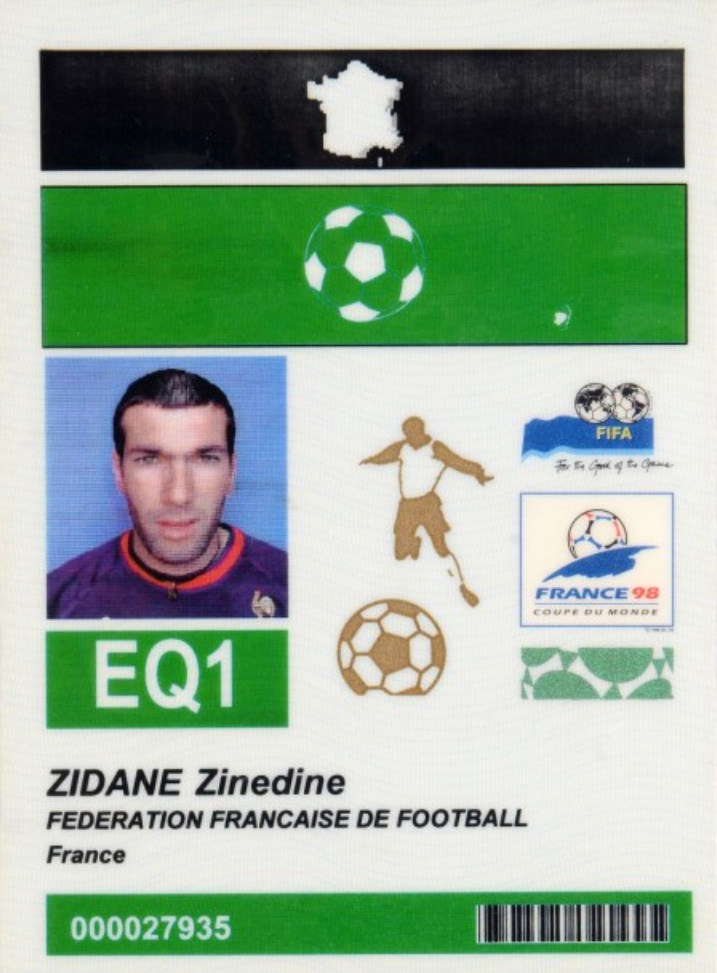 625 € Zinedine Zidane, accréditation officielle de Zinedine Zidane pour la Coupe du monde 1998. Paris, Drouot-Richelieu, 12 décembre 2015. Coutau-Béga