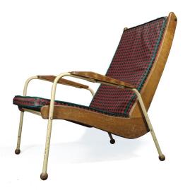 Le fauteuil Visiteur de Prouvé, quand la fonction s’allie à l’esthétique - En vente