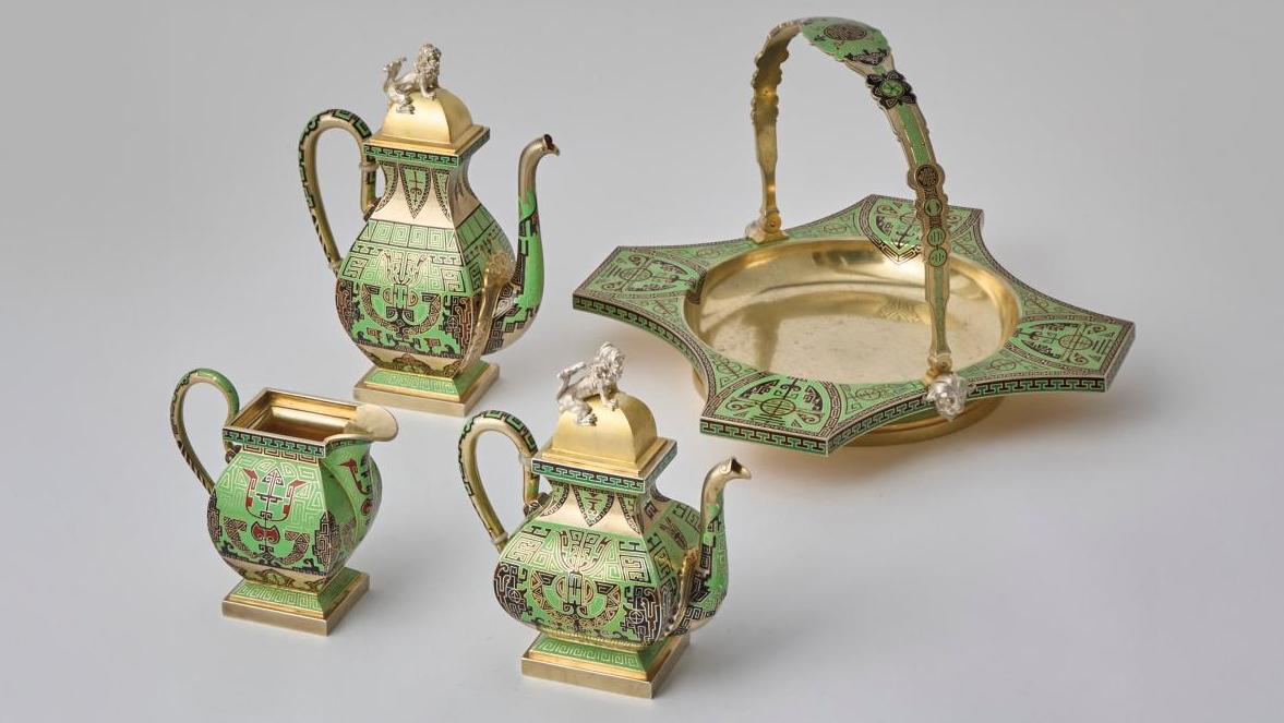 Moscou, 1884, maison Khlebnikov. Service à thé et à café en vermeil, décoré d’émail... Quand Moscou et Khlebnikov s’inspiraient de la Chine