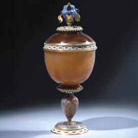 Une coupe en agate montée à motif d’iris, un précieux objet du XVIIe siècle digne du Roi-Soleil - Une oeuvre aux enchères