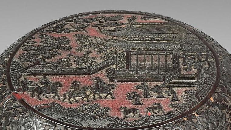 Chine, époque Hongzhi (1488-1505), boîte de forme ronde en laque noire sculptée sur... Une laque pas comme les autres