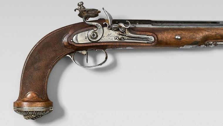 Manufacture de Versailles, Nicolas Boutet, époque Consulat. Paire de pistolets à... Fidélité justement récompensée 