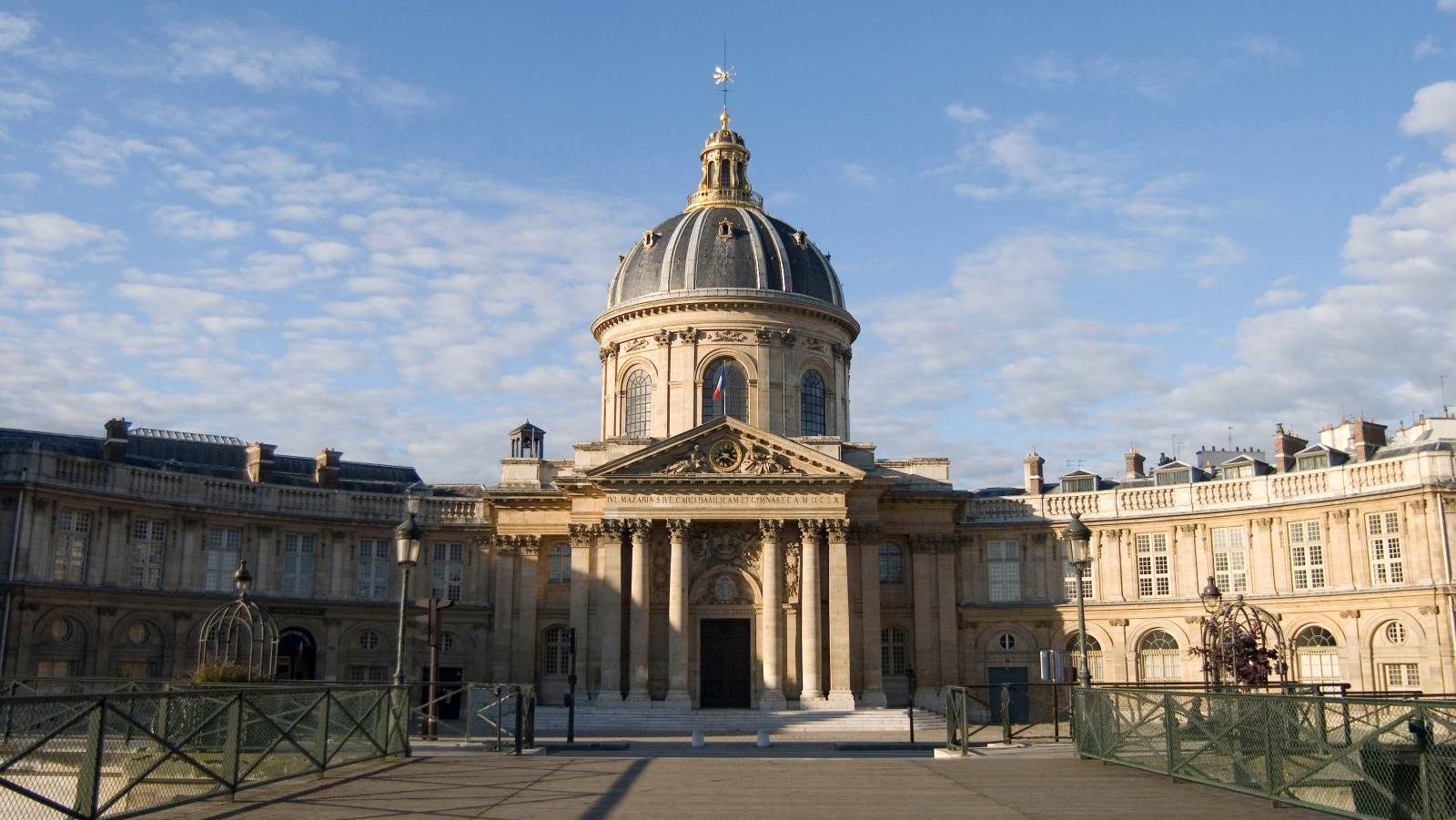 L’Institut de France, quai de Conti, à Paris. Révolution de palais
