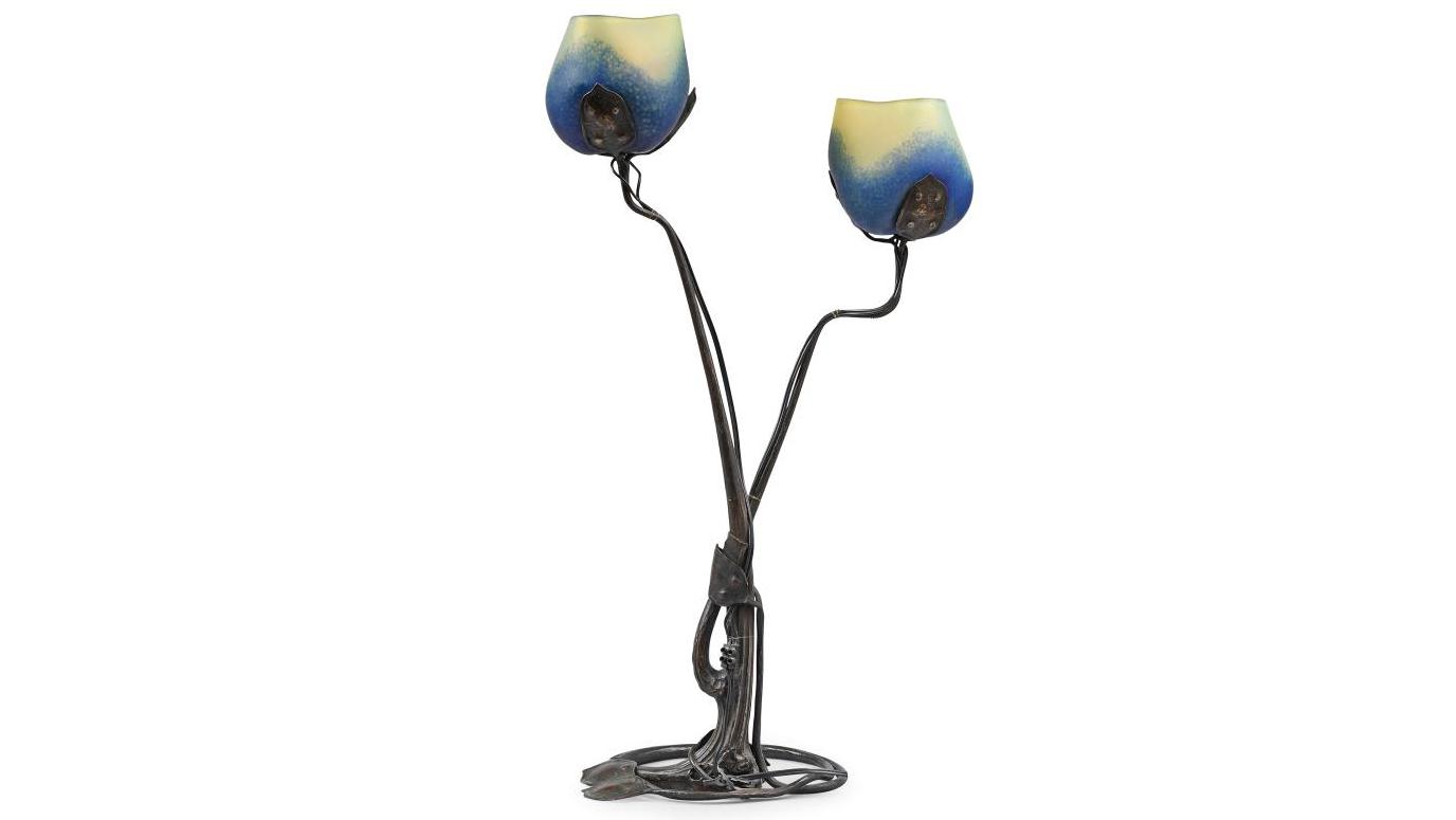Louis Majorelle (1859-1926) & Daum, Monnaie du pape, lampe à piétement naturaliste... La floraison de Majorelle et Daum