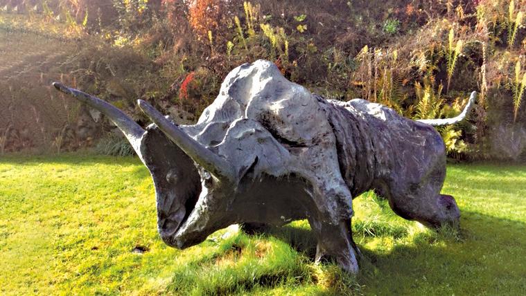 Juan Ripollés (né en 1932), Toro, bronze, 325 x 150 x 100 cm, poids 800 kg. Estimation :... un mastodonte en bronze