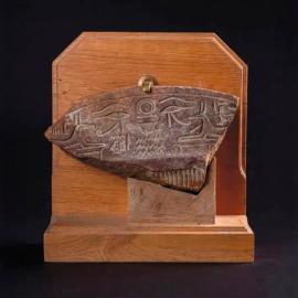 Le soleil se lève sur une collection d’archéologie égyptienne