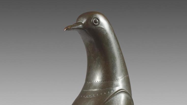 Gustave Miklos (1888-1967), Pigeon, 1958, pièce unique, bronze patiné, signée, datée,... Une belle envolée pour le pigeon de Miklos