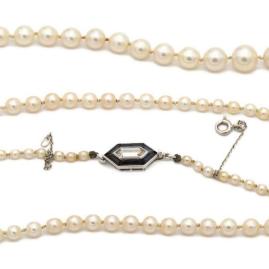 Cartier en 111 perles et un diamant - Les adjugés