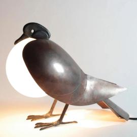 A bird with feathers