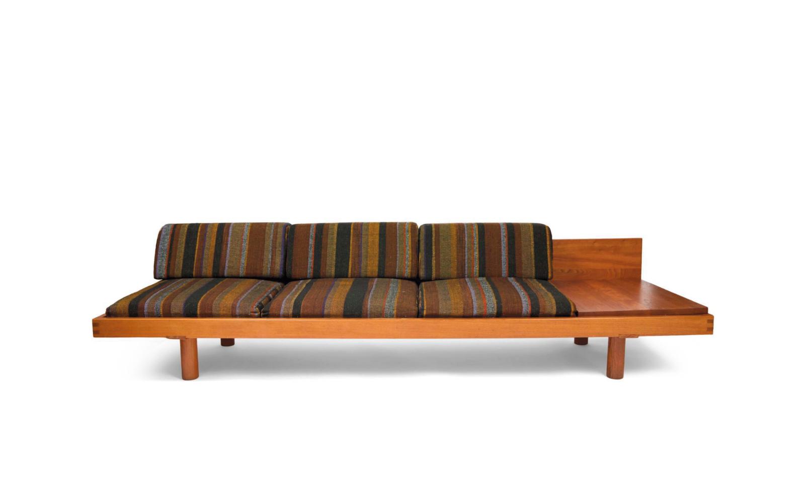 Chapo en bois massif : une banquette iconique des années 1960