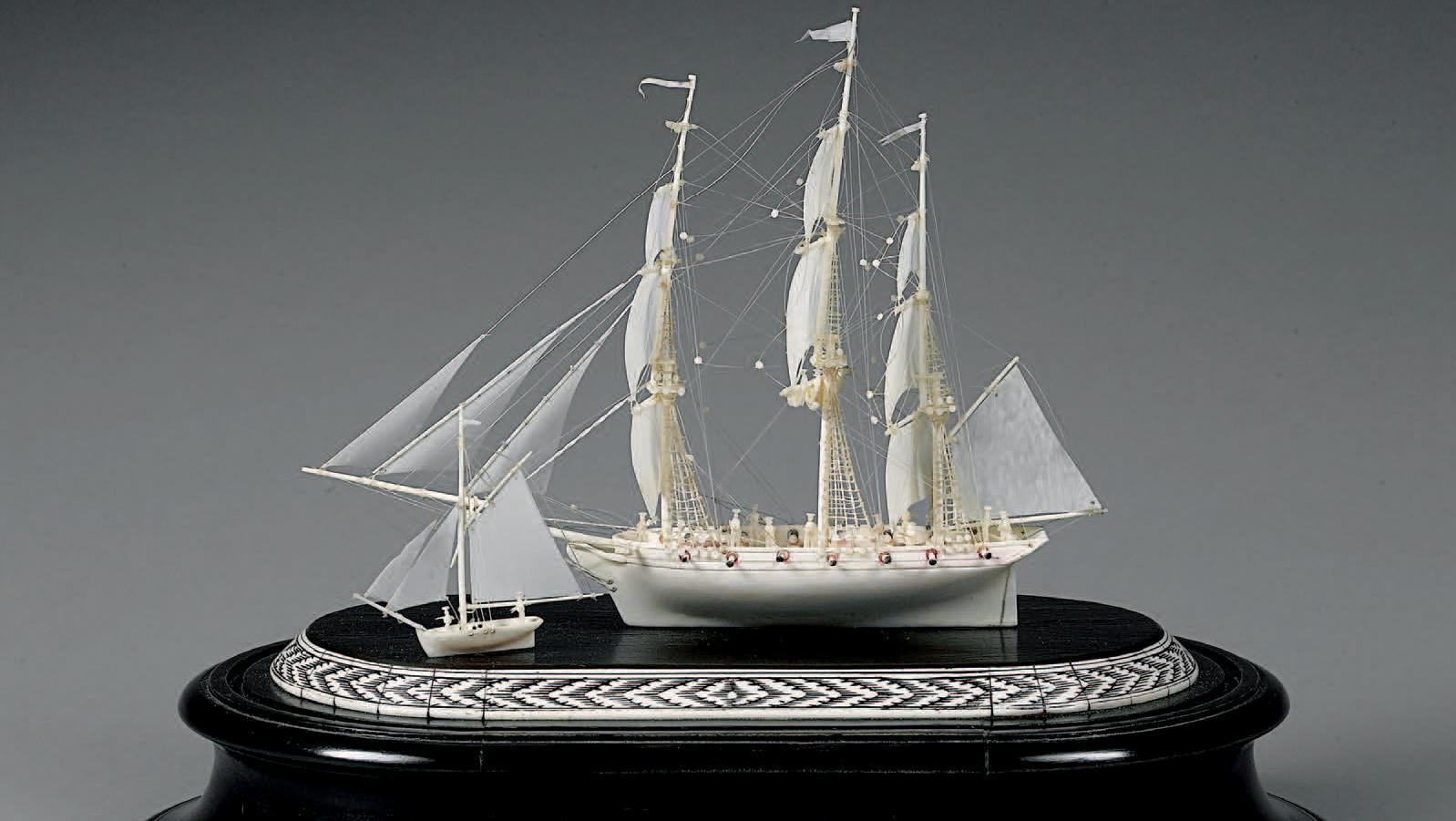 Maquette de frégate de 14 canons en ivoire, pont animé de marins, canons à poste,... Les ivoires de Dieppe 