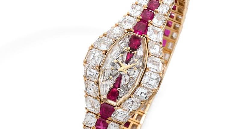 Piaget, «Aura», montre-bracelet de dame en or jaune pavée de diamants et d’une ligne... L’heure précieuse
