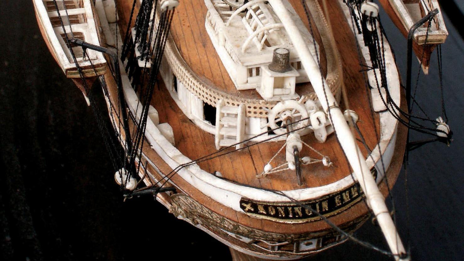 Maquette du clipper Koningen Emma, coque bordée, gréement en ivoire, pont complet... Objets de marine, baromètre au beau fixe 