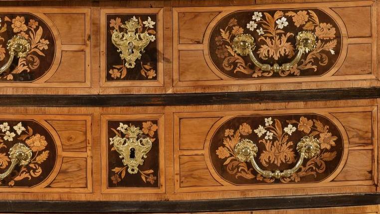 Thomas Hache (1664-1747), vers 1715-1750, commode cintrée, marqueterie de fleurs,... La splendeur des Hache en héritage