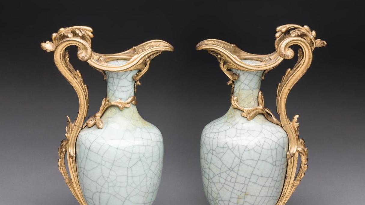 Paire d’ aiguières en porcelaine craquelée, dite «céladon», à monture en bronze ciselé... La Chine sublimée de Jacques Guerlain
