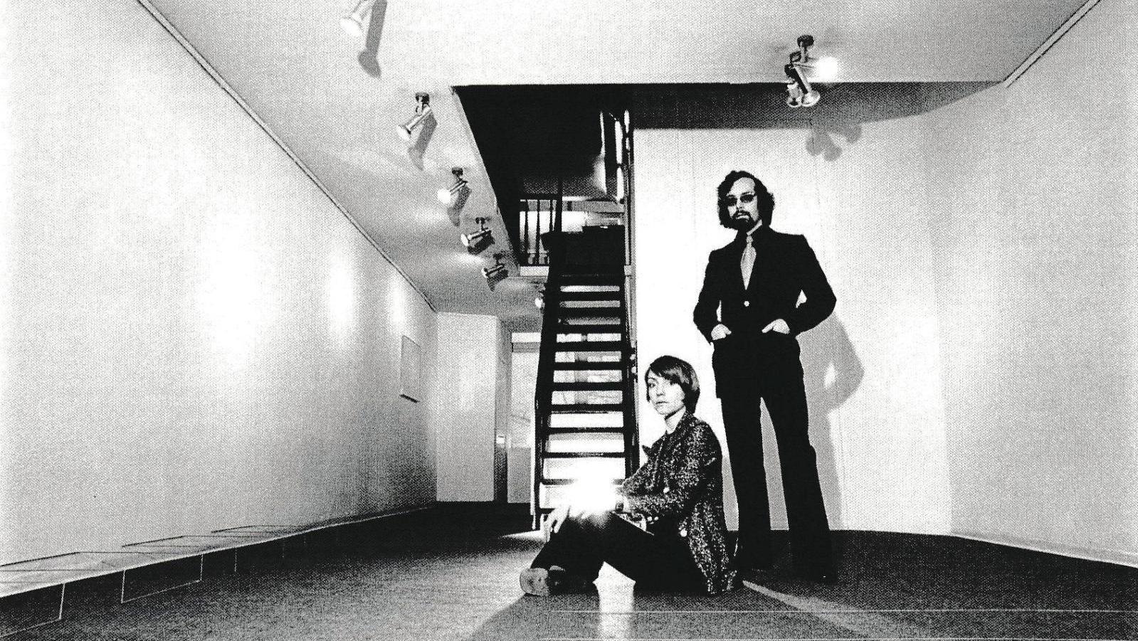 Les galeristes Annemarie et Gianfranco Verna en 1971.  Annemarie et Gianfranco Verna : des galeristes anti-système