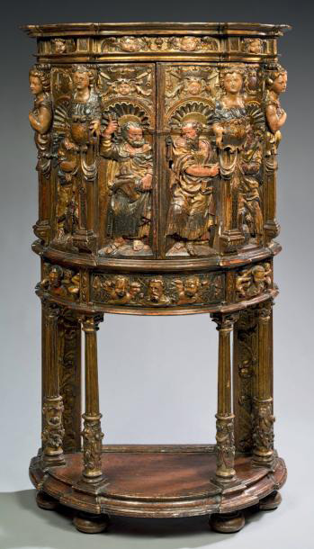29 325 €Armoire tabernacle, Espagne, fin du XVIe siècle, bois doré, sculpté, restes de polychromie, 154,5 x 83,5 x 44 cm. Drouot, 15 mars 2013.Aguttes