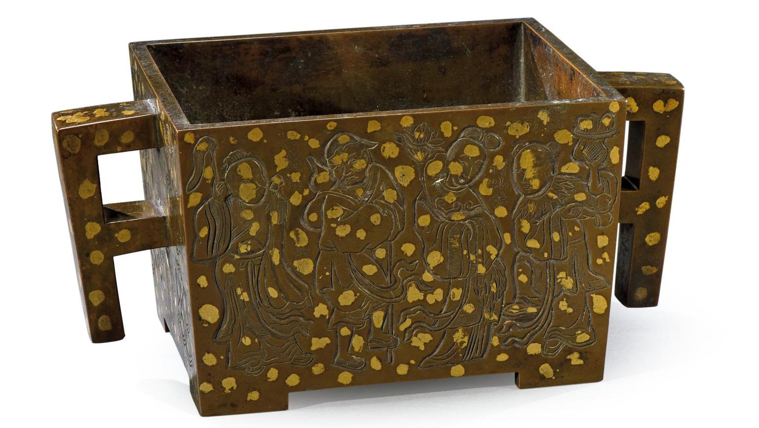 Chine, fin du XVIIe siècle, brûle-parfums en bronze tacheté de feuilles d’or golden... Brûle-parfums et pipe à opium : la Chine à Lyon