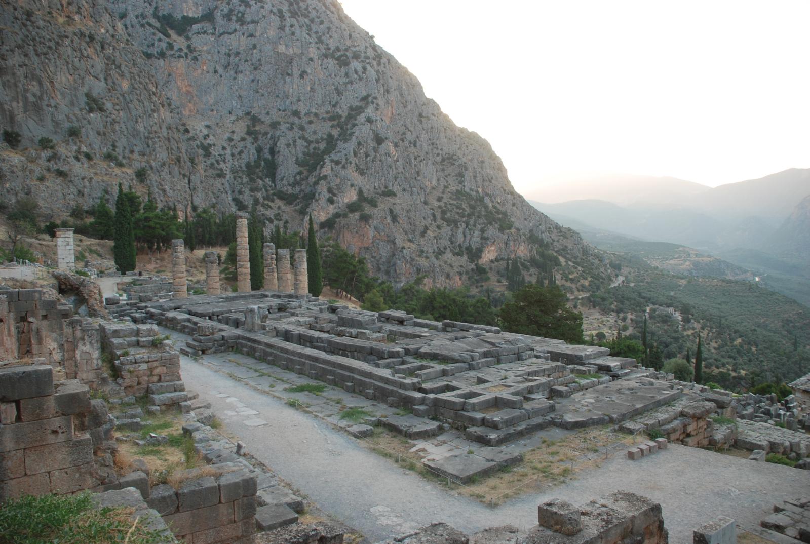 Delphes, le Temple d’Apollon. 