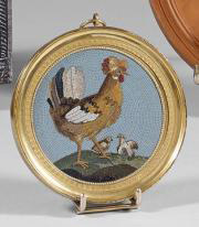 5 952 €XIXe siècle, micromosaïque à décor d’une poule avec deux poussins, cadre en cuivre doré orné d’une frise de palmettes, anneau de suspension, di