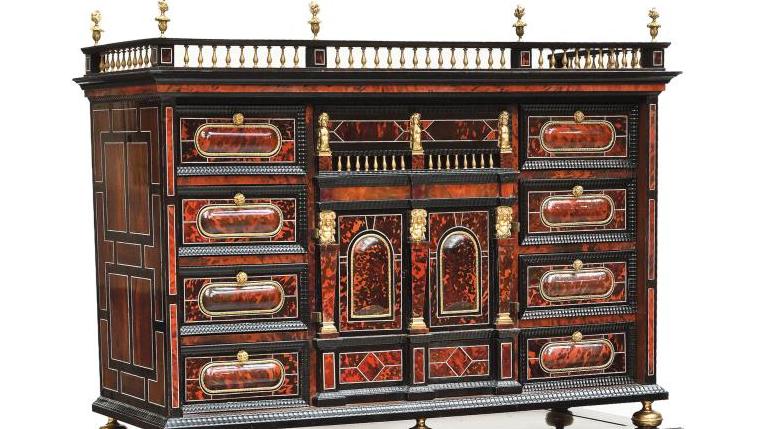 Paire de cabinets anversois en placage d’écaille rouge, filets d’ivoire et bois noirci,... Du gothique tardif au mobilier d’apparat 