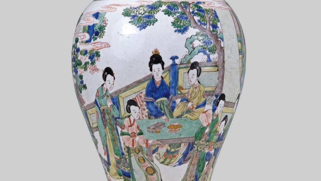 Chine, époque Kangxi (1654-1722), vase balustre en porcelaine à décor en émaux polychromes... Vase Kangxi et Fennec de Sandoz