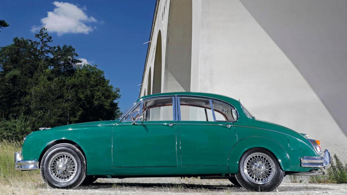 Jaguar Mk II 3.8, 1963. Adjugé : 74 500 € Voitures de luxe  au pedigree impeccable