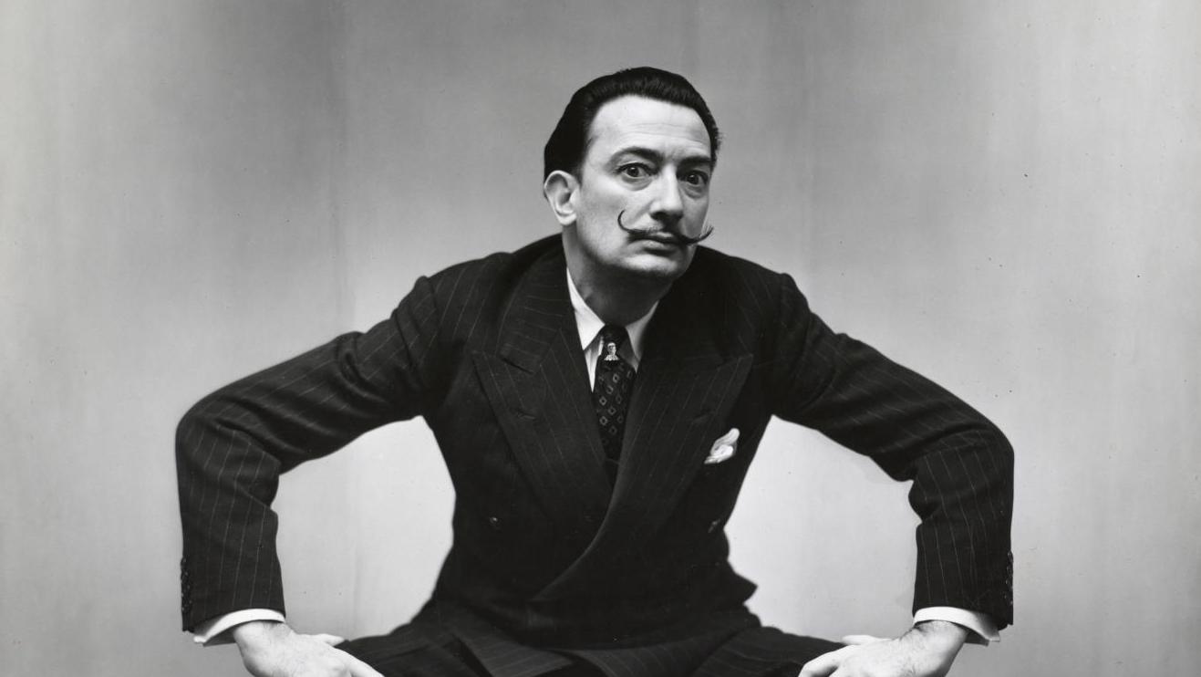 Salvador Dalí, New York, 1947, épreuve gélatino-argentique, 23,8 x 19,7 cm,The Metropolitan... Irving Penn, jeux d’ombres et de lumière