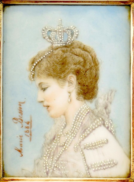 Marie Besson, Portrait de Sarah Bernhardt en reine d’Espagne pour «Ruy Blas», peinture sur porcelaine signée et datée 1884, cadre en bois doré, 12 x 9