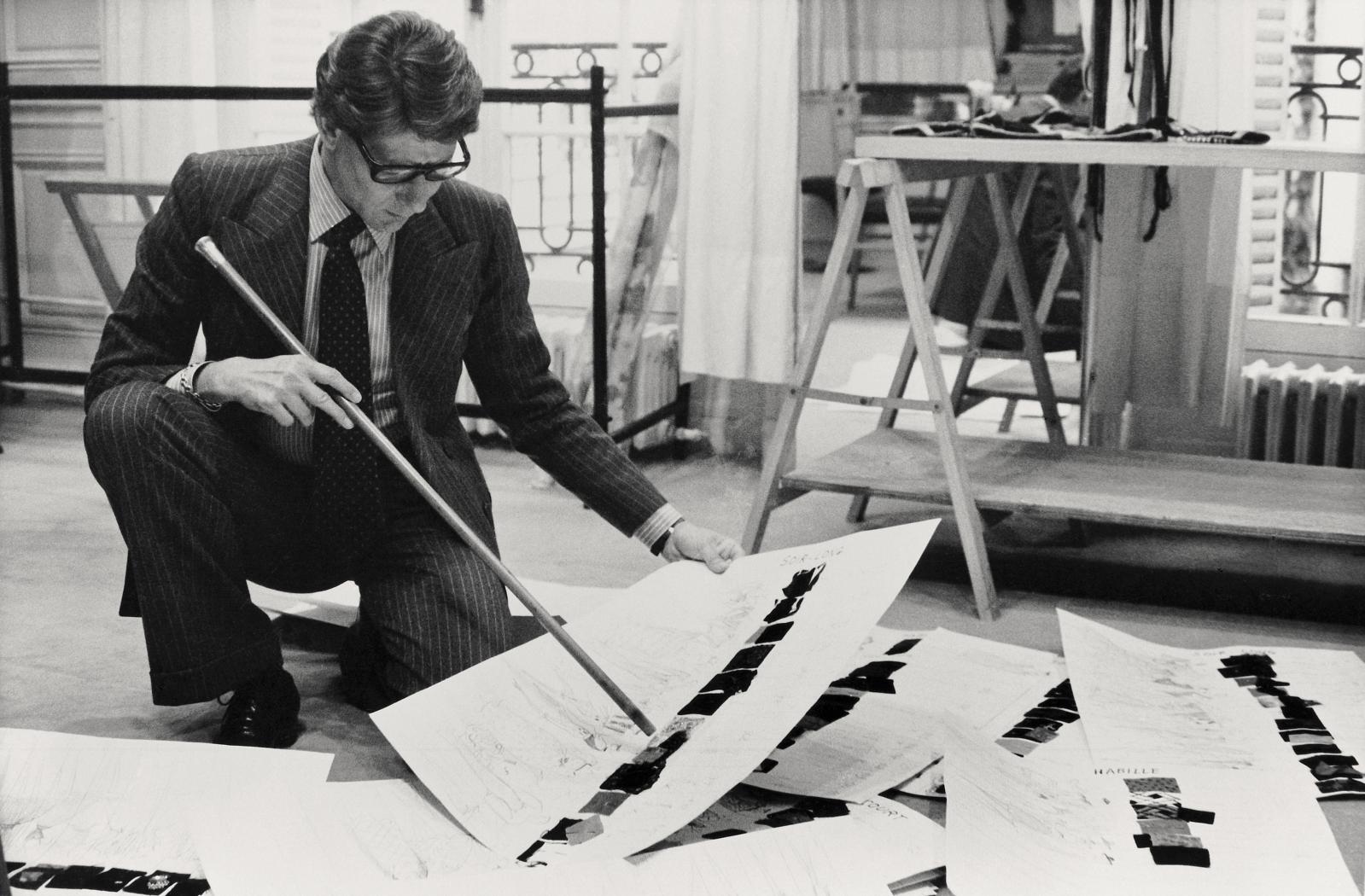 Yves Saint Laurent dans son studio, 1986. Tous droits réservés 