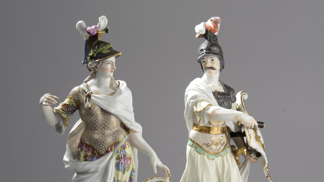 Paire de figures représentant Mars et Minerve debout en cuirasse, vers 1750-1755,... Figurines de Meissen